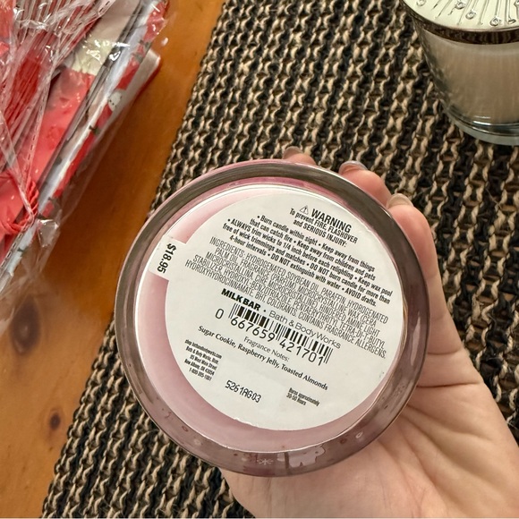 NWT Bath & Body Works Set of 2 Holiday Candles - Picture 6 of 6